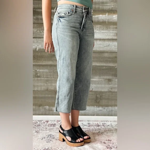 judy blue mid rise tummy control top wide leg crop jeans raw hem JB88903REG LT - Picture 4 of 13